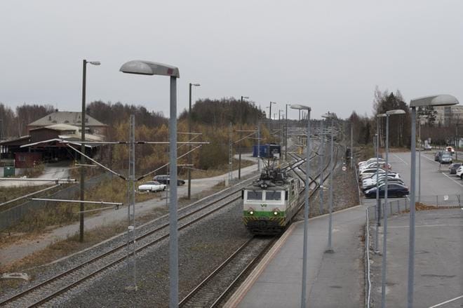 Vaasa haluaa hyödyntää vanhojen ratapihojen joutomaat Klemettilässä. Valtio helpottaa alueiden suunnittelua keskittämällä maan ja kiinteistöjen omistuksen yhteen yhtiöön. KUVA: MINNA ANTILA