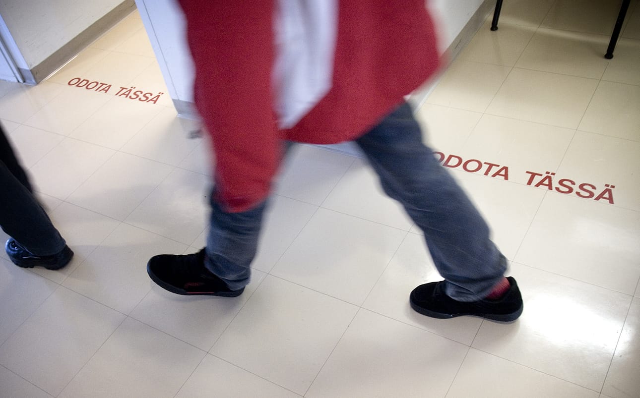 Työterveyshuollossa on ollut ruuhkaa viime kuukaudet. Lääkärinajat ovat olleet kiven takana.