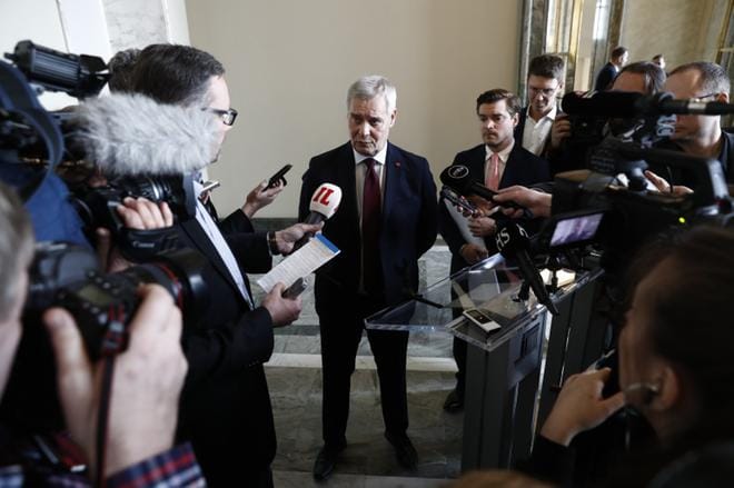 Hallitustunnustelija Antti Rinne moitti saamiensa vastausten taloudellisia osioita hapuileviksi ja ohuiksi. Jatkoneuvotteluhin käydään kaikkien puolueiden kanssa perjantaina.