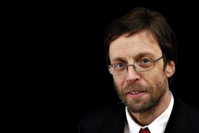 Jaakko Pihlajamäki sanoo, ettei leikkaustoimintaa saa valua liikaa päivystysjärjestelmän ulkopuolelle.
