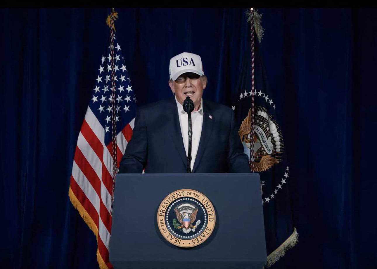 Donald Trump kertoi iskuista Iraniin Valkoisessa talossa.