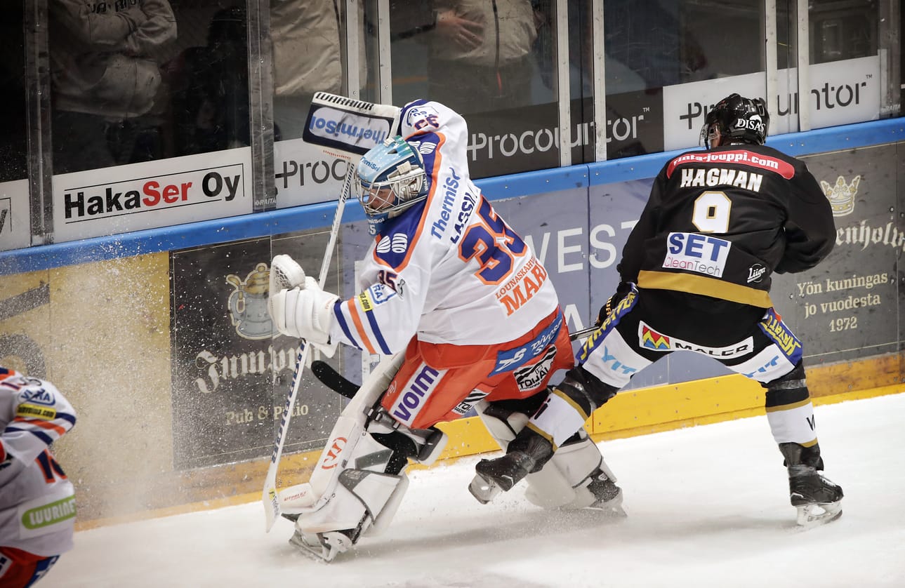 Niklas Hagman palasi kärppäpaitaan torstaina.