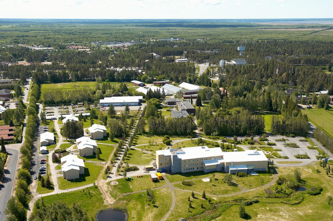 Osa Pirilän alueen rakennuksista on siirtynyt Kempeleen kunnan omistukseen.