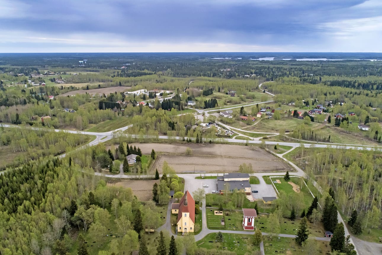 Saloisten kirkonkylä näyttää pikkuruiselta, mutta niin vain tästä käsin on alkanut Salo emäseurakunta levitä laajalle.