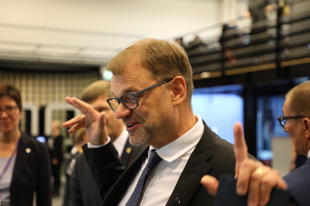 Pääministeri Juha Sipilä (kesk.) sanoi Ylen Ykkösaamun haastattelussa, että Suomen pitää lisätä kehitysavun määrää.