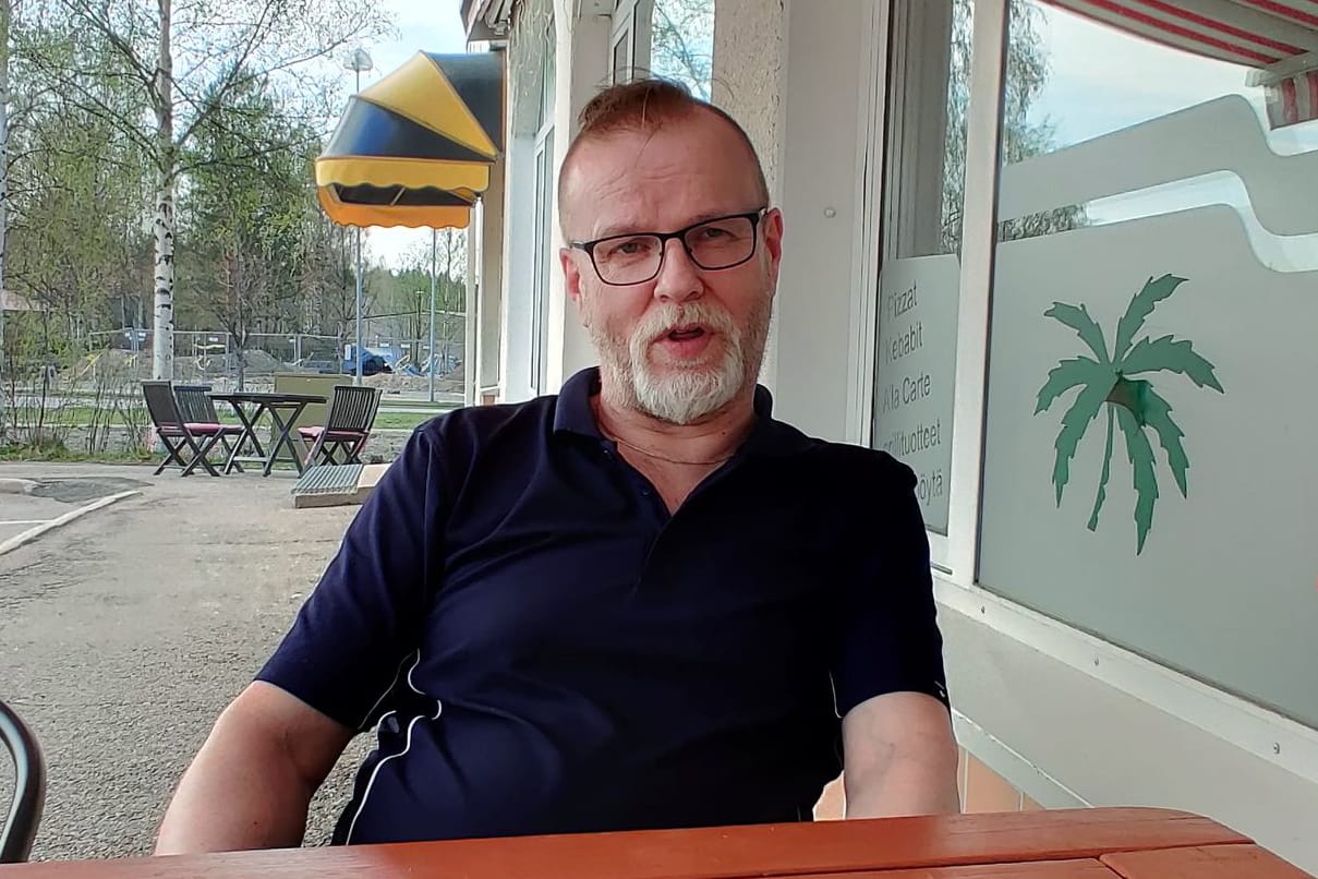 Esa Pikkumäki on eläkkeellä oleva pastori. Hän on kotoisin Oulaisista. Esa ja Marjut "Maru" Pikkumäki muuttivat neljä vuotta sitten Rovaniemeltä Merijärvelle. Maru on kotoisin Merijärveltä. Arkistokuva.