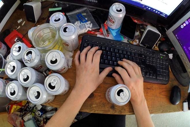 Kyberkoston mukaan Joni kertoi käräjäoikeuden käsittelyssä, että palvelunestohyökkäykset tehtiin huumorimielellä. KUVA: Yle Kuvapalvelu