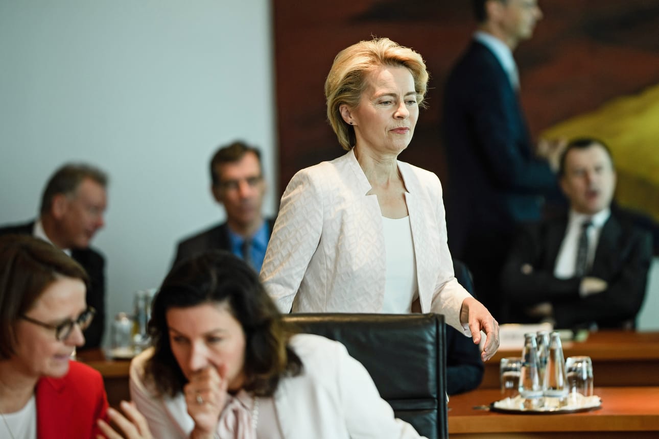 Saksalainen kristillisdemokraatti Ursula von der Leyen on EU:n valtiojohtajien kompromissiehdotus komission puheenjohtajaksi.