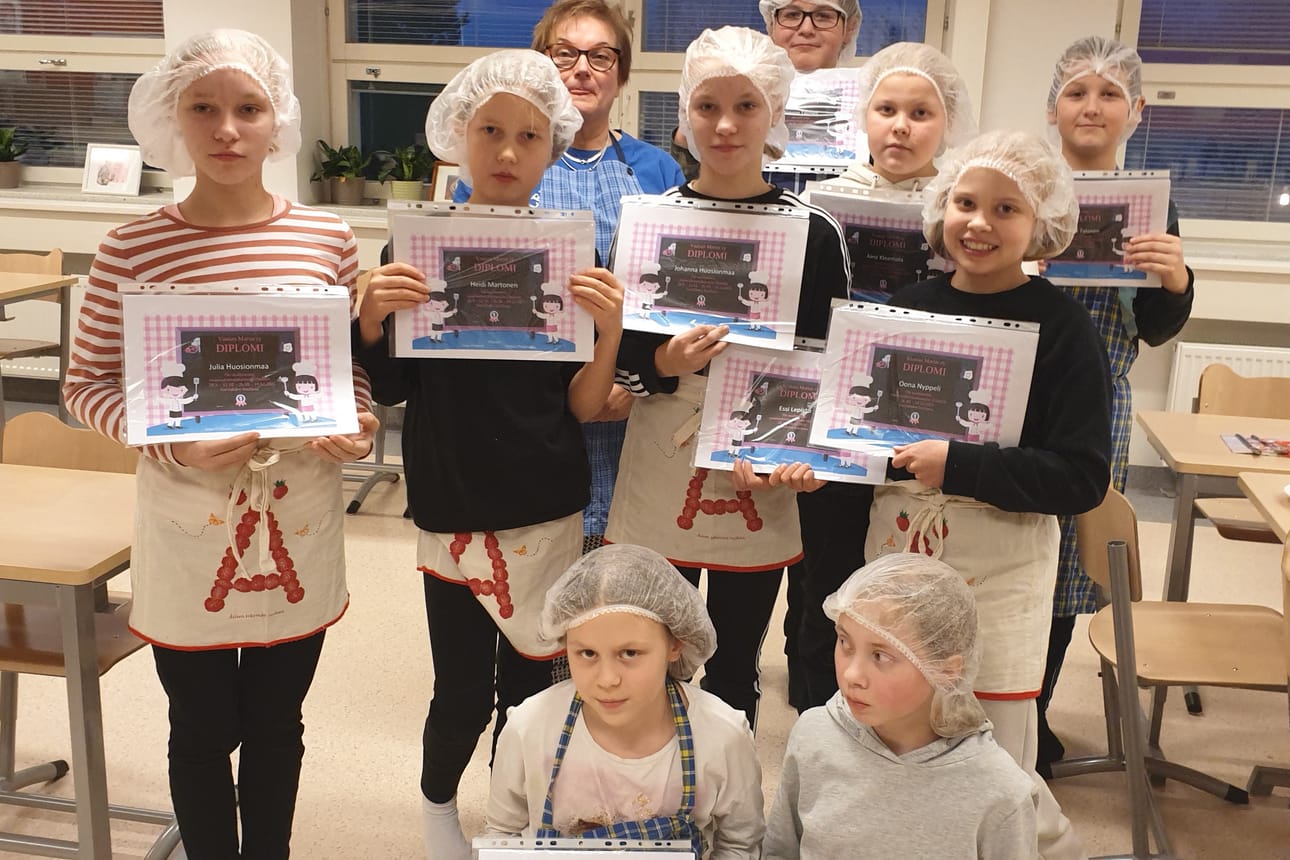 Kerholaiset saavat päätöspäivänä mukaansa myös diplomit.