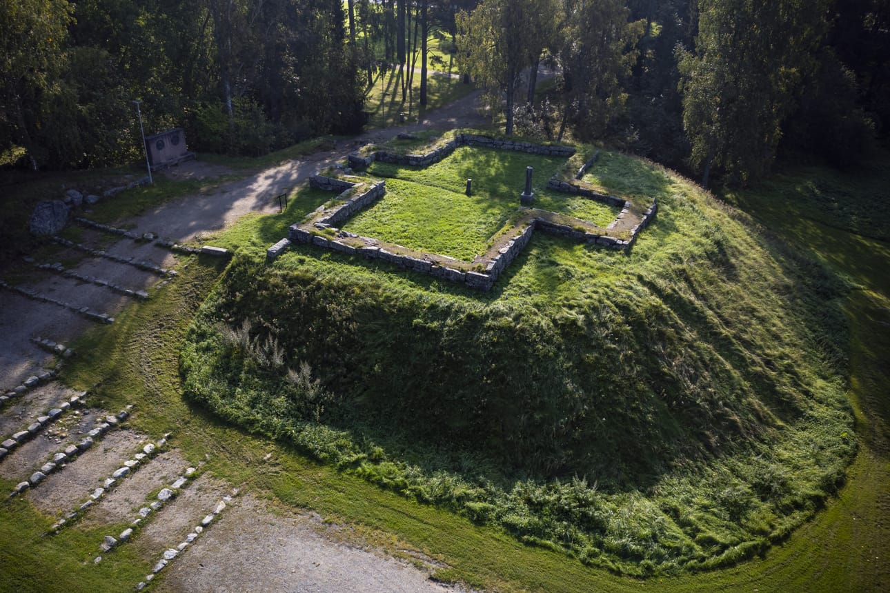 Yli kaksisataa vuotta sitten tällä paikalla kohosi punamullattu kaksikerroksinen rakennus. Sen vaiheet jäivät kuitenkin historiankirjoihin.