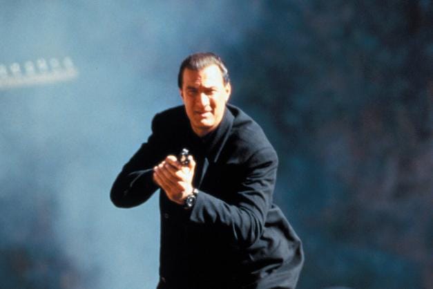 Toimintajännärissä teknoekspertti Cassey Ryback (Steven Seagal) kumppaneineen kaappaa täyden matkustajajunan.