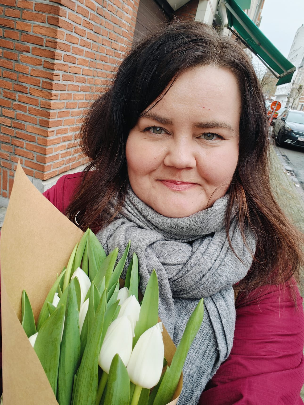 Aikainen kevät näkyy Brysselissä kukkaloistona. Työviikon päätteeksi Taina Hanhikoski suuntasi ostamaan perjantaikukkia.