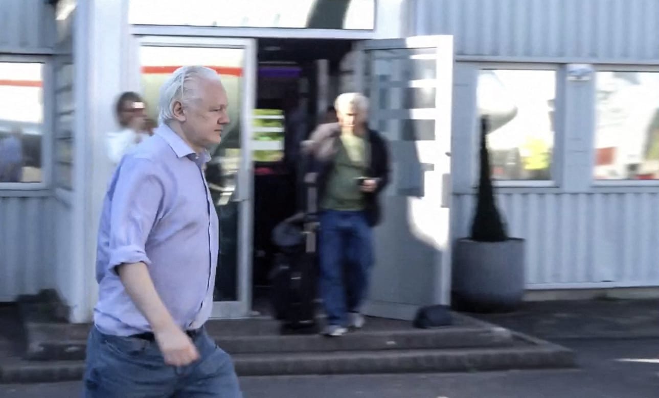 Julian Assange on vapautettu vankilasta.
