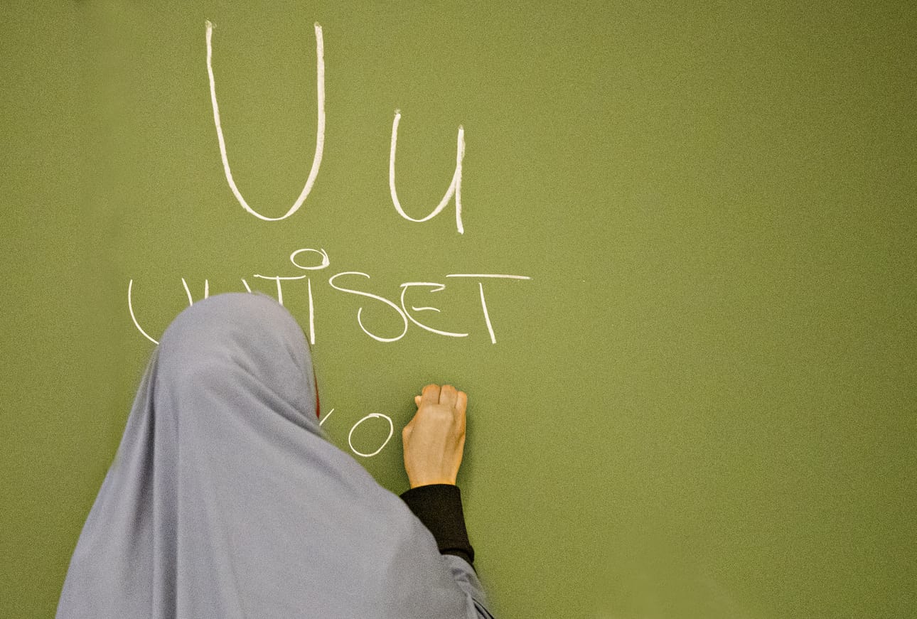 Kotoutumisen edistäminen on yksi uuden viranhaltijan tehtävistä. Kuva on Oulu-opiston järjestämästä suomen kielen opetuksesta maahanmuuttajille.