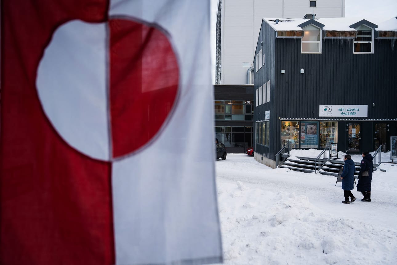 Nuukissa lähdetään marssimaan viideltä iltapäivällä Suomen aikaa. Grönlannin lippuja kantavien mielenosoittajien on määrä suunnata Yhdysvaltain konsulaatille.