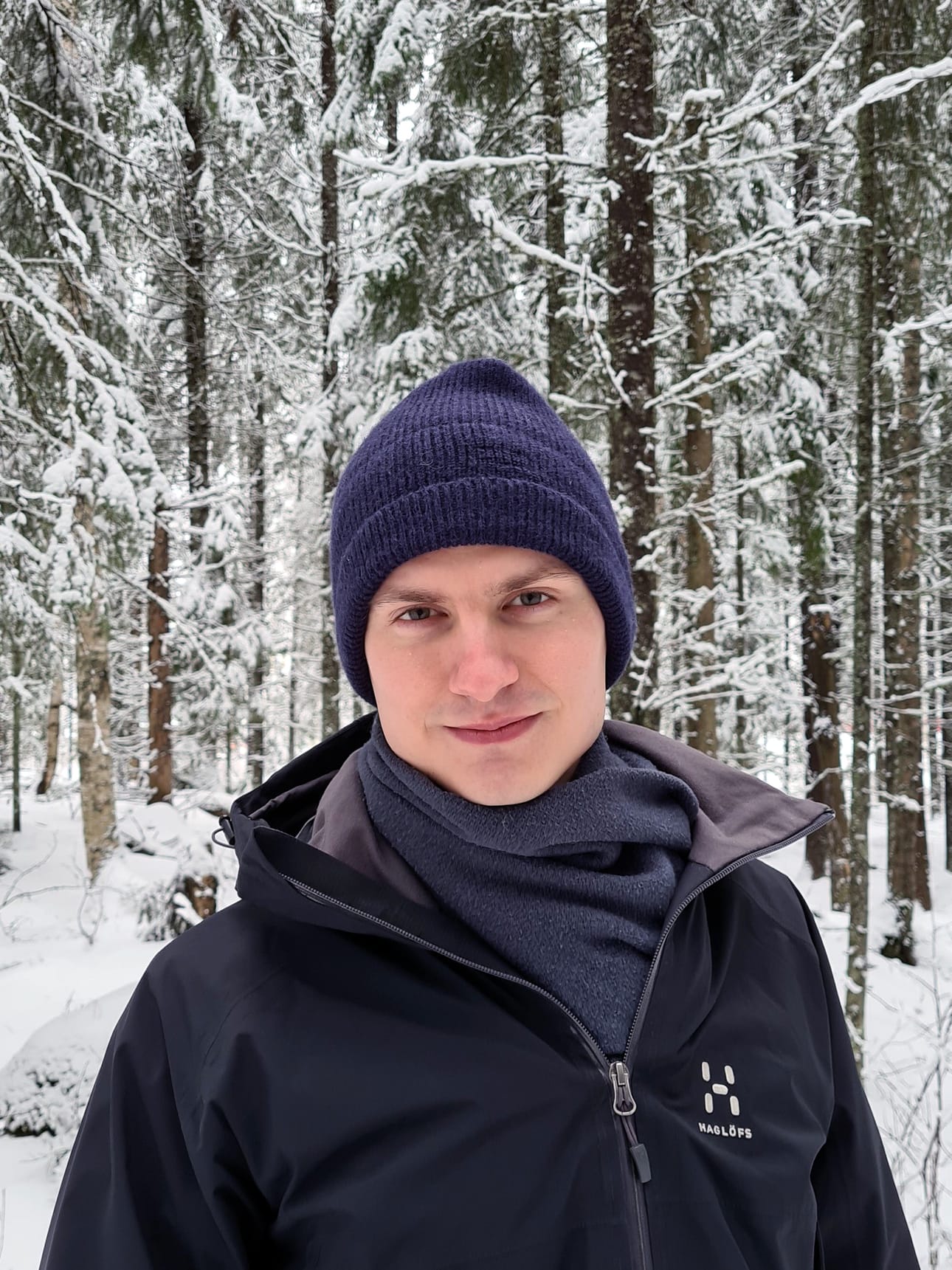 Miku Huttunen viihtyy luonnossa. Tuore kuva on otettu Tampereella, missä on saatu nautiskella viime päivinä lumisesta talvisäästä. Kuva: Aaro Huttunen