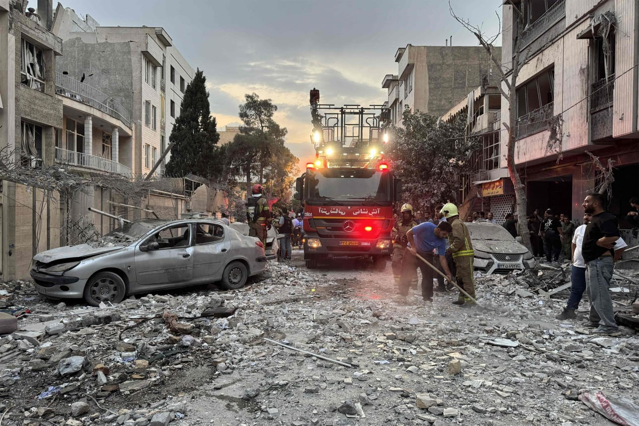 Israel teki varhain perjantaina ennennäkemättömiä iskuja eri puolille Irania. Kuva on otettu Teheranissa. AFP/LEHTIKUVA