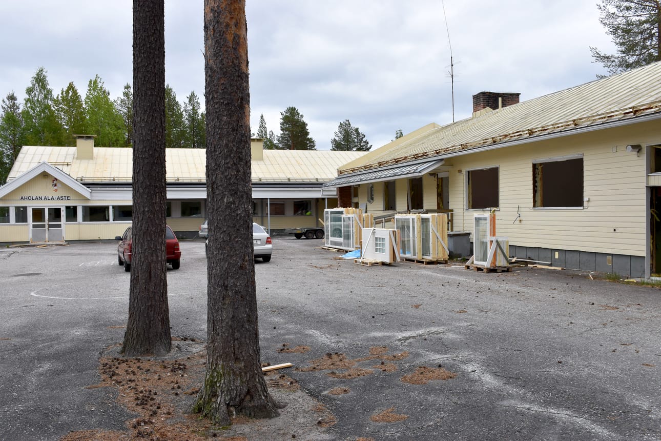 Syksyllä 2013 lakkautettu Aholan koulukiinteistö pistetään maan tasalle heinäkuun loppuun mennessä.
