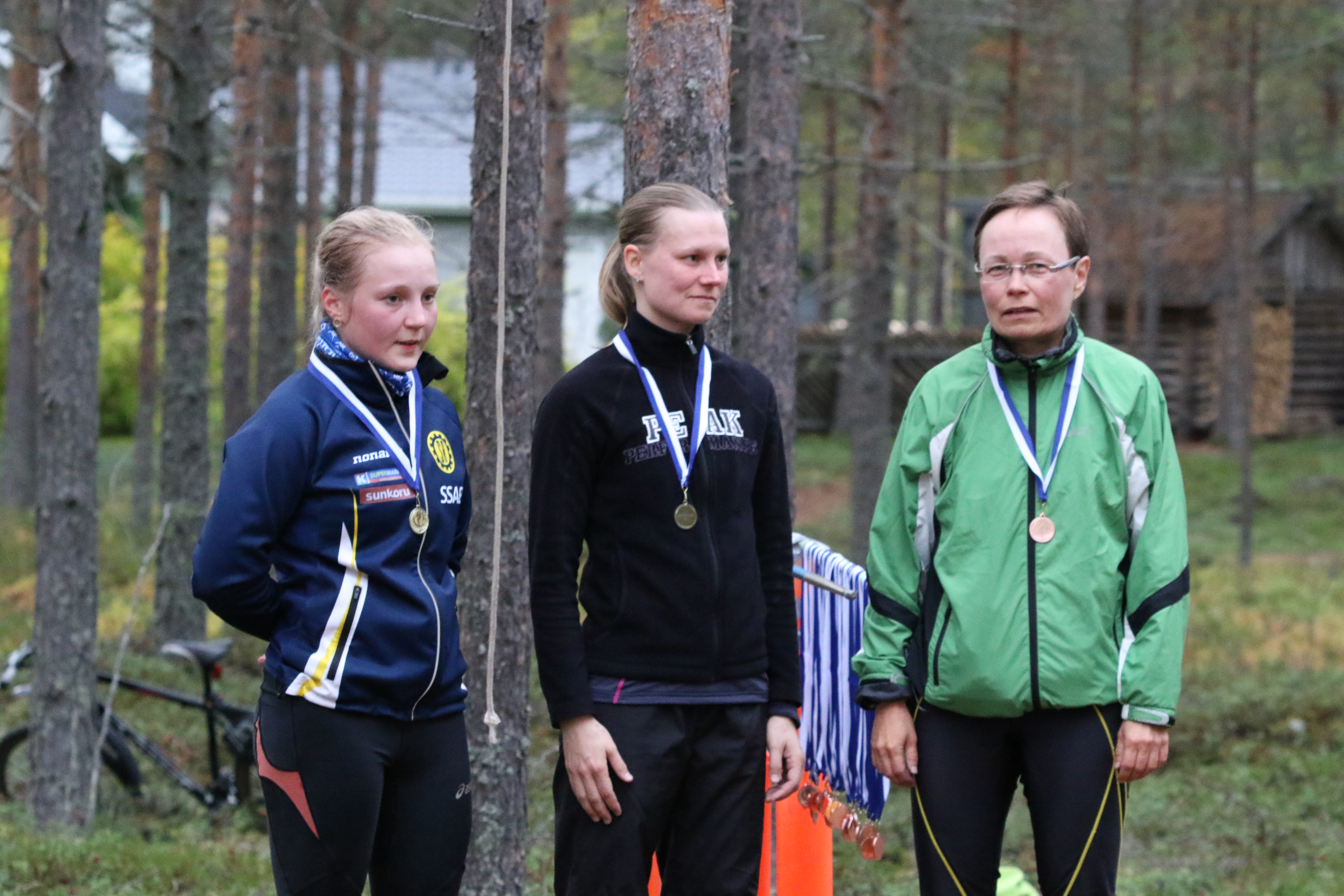 Naisten kärki: Riikka Haataja (vasemmalla), Johanna Ohukainen ja Heini Koukkari.