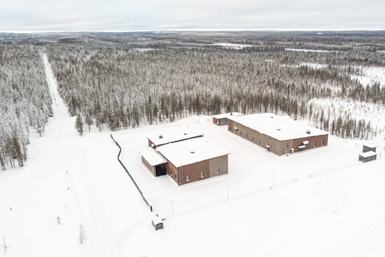 Mäntyselän teollisuusalueella on paljon vapaata tilaa. Etualalla on jätevedenpuhdistamo. Kuvituskuva.