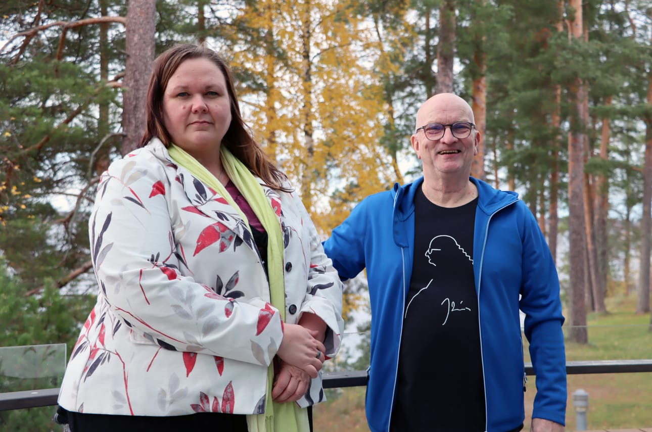 Leena Jaakkola ja Esa Märijärvi ahkeroivat 7. marraskuuta kuultavan Hento jälki -konsertin pääjärjestäjinä.