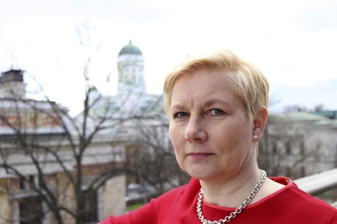 Nina Pärssinen on irtisanoutunut Metsäteollisuuden työmarkkinajohtajan tehtävästä ja muuttaa Lapualle. Alajärven kaupunginhallitus esittää häntä kaupungin uudeksi hallintojohtajaksi. ARKISTOKUVA: LAURI NURMI
