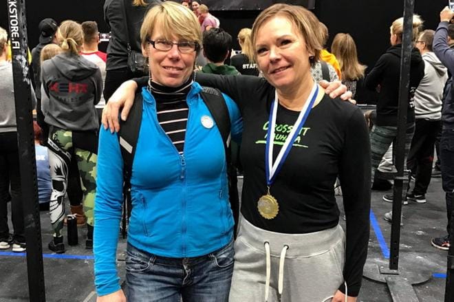 Päivi Haapoja ja Heli Peura ylsivät kärkikahinoihin LinnaMastersissa. KUVA: MONYA JAAKKOLA