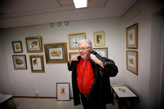Fritz Jakobsson täyttää parin vuoden päästä 80 vuotta. – Mutta kyllä minä olen ajatellut maalata vielä parikymmentä vuotta. KUVAT: JAAKKO ELENIUS