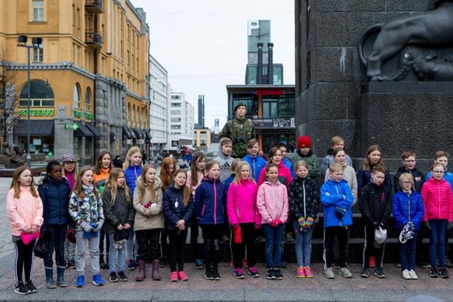 Onkilahden koulun musiikkiluokkien kuoron 3- ja 4-luokkalaiset lauloivat tilaisuudessa. KUVA: JAAKKO ELENIUS