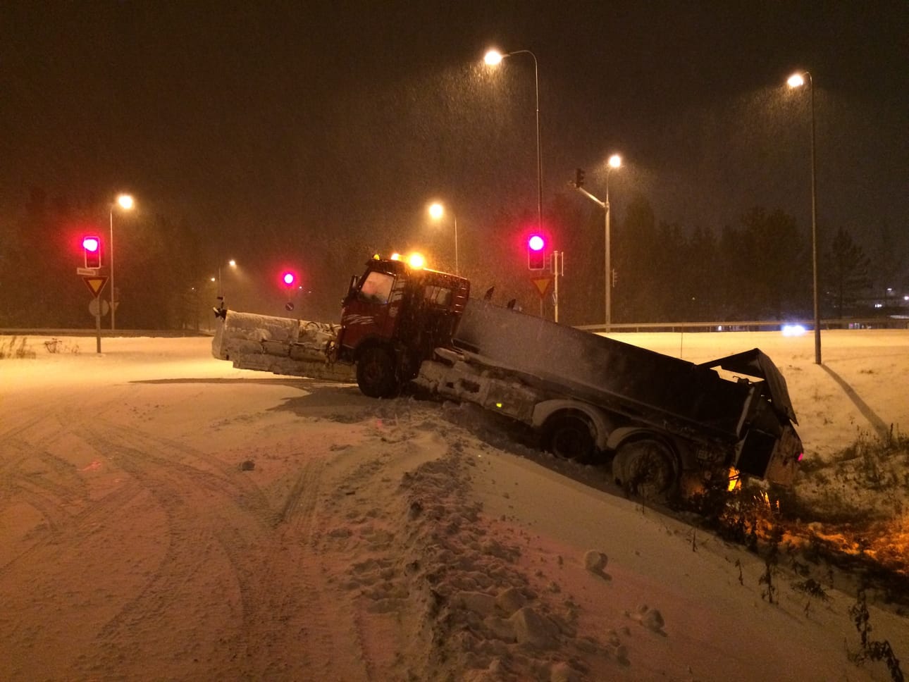 Kalevan lukija kuvasi aura-auton ojassa Kiimingissä.