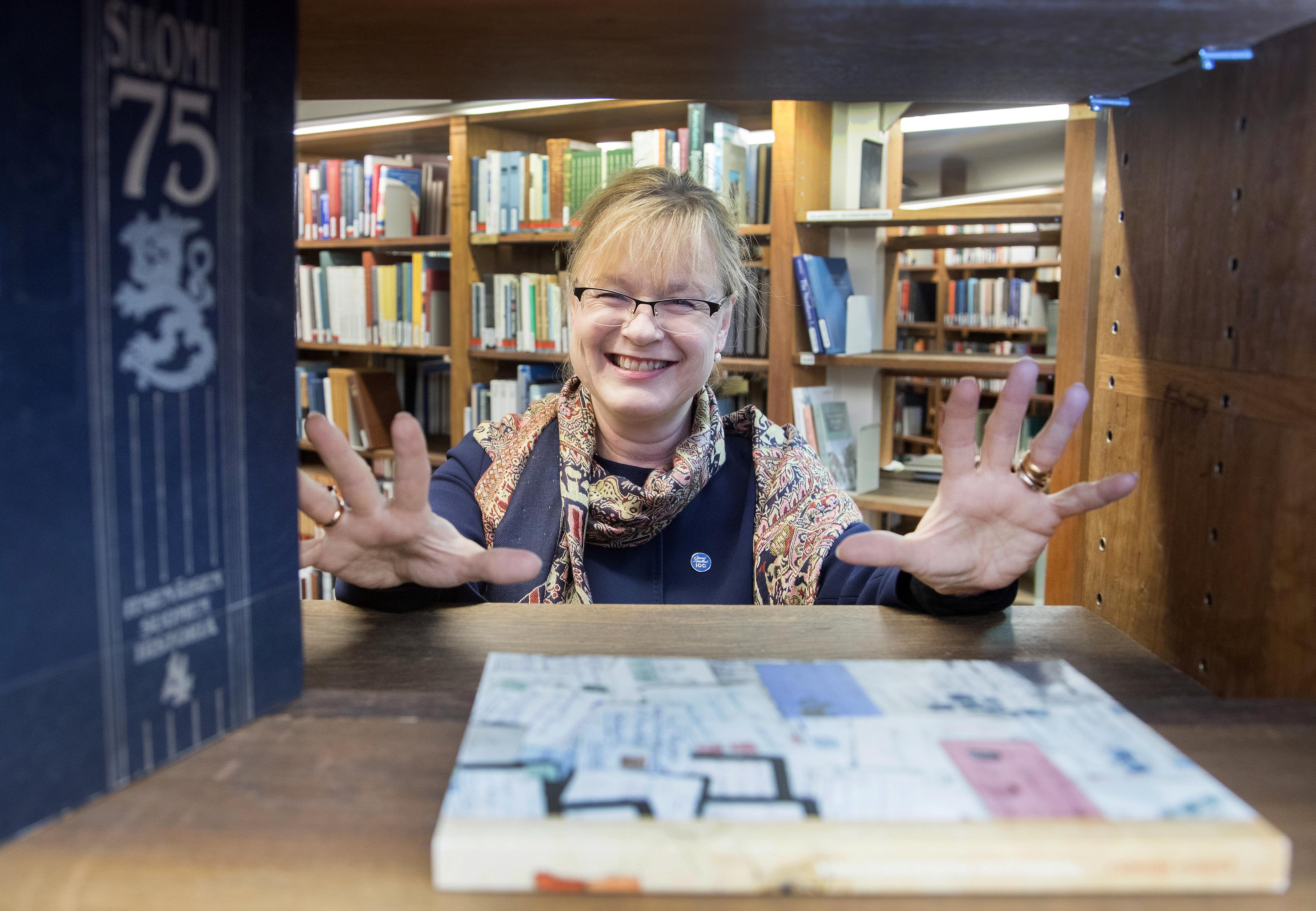 Historiantutkija Kaarina Reenkola tutustui väitöstutkimuksessaan isoisoisäänsä senaattori Heikki Renvalliin ja samalla myös muihin itsenäisyyssenaattoreihin.