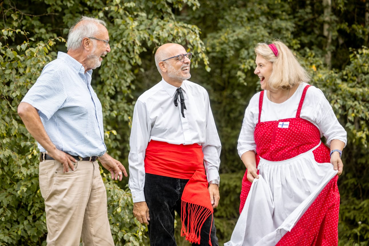 Kuoronjohtaja Fritz ter Wey sekä laulajat Josep Maria Marti ja Hanne Orrenmaa ovat kaikki samaa mieltä siitä, että kuorossa parasta on ystävät ympäri Eurooppaa.