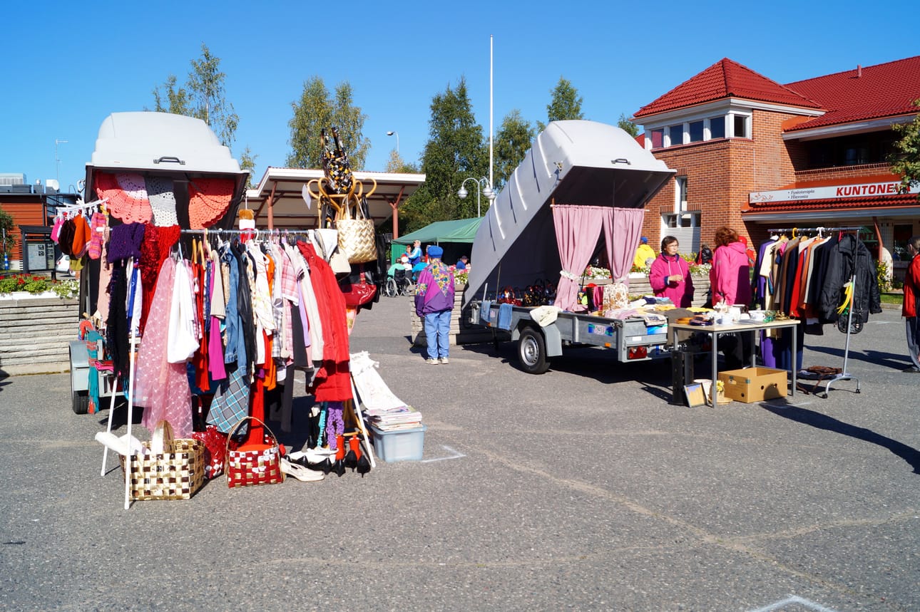 Peräkärrykirppiskausi pyörähtää käyntiin kesäkuussa. Torin avajaisia vietetään 9. kesäkuuta, jolloin myös peräkärrykirppiksen myyjät saapuvat paikalle.