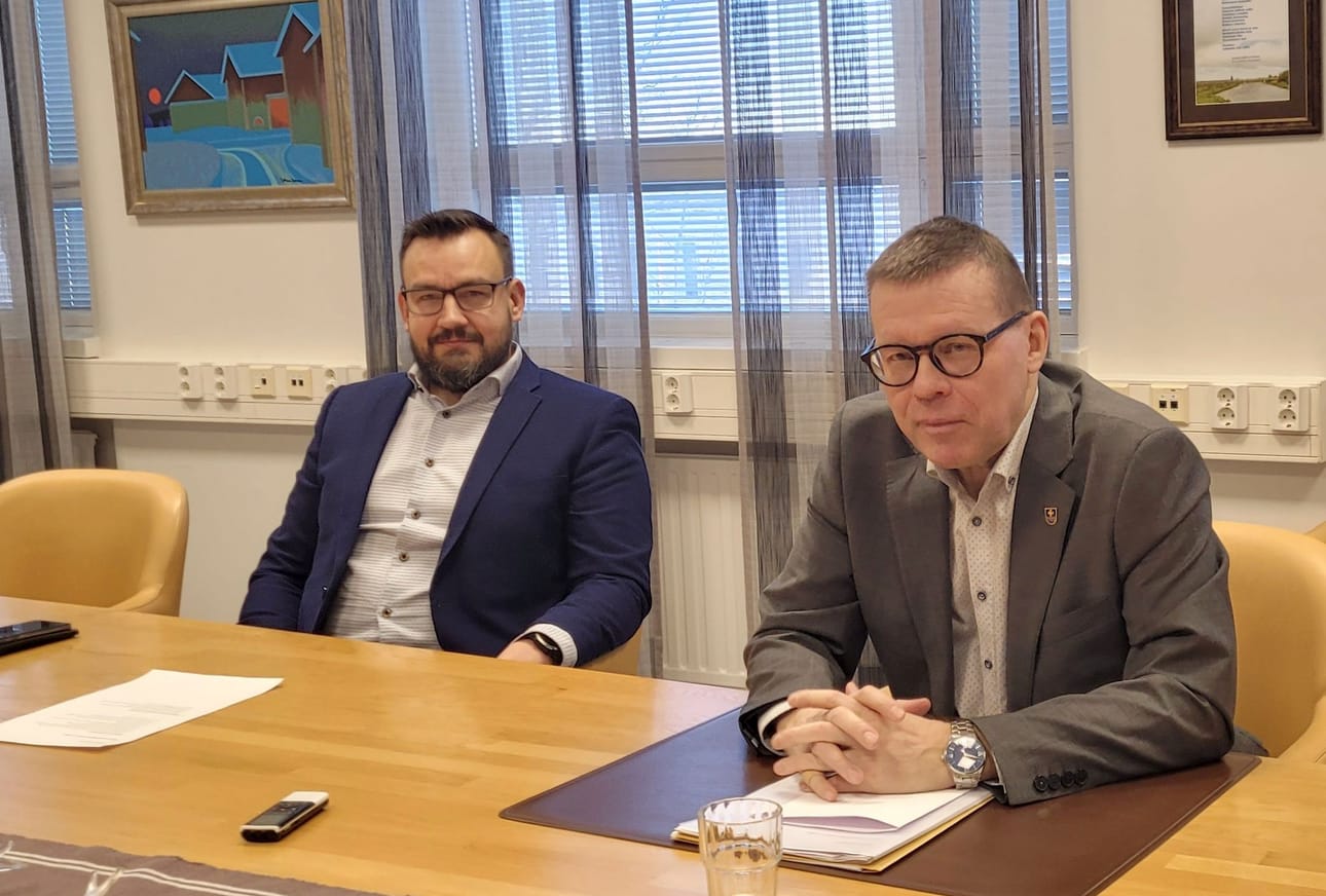 Kauhavan varhaiskasvatusmoduulirakennuksen ja Härmän lukiomoduulien tilanteesta tiedottivat alkuviikosta tekninen johtaja Antti Hakola ja kaupunginjohtaja Markku Lumio. Käyttöönottojen tarkat päivämäärät täsmentyvät perustus- ja pystytystöiden edetessä.