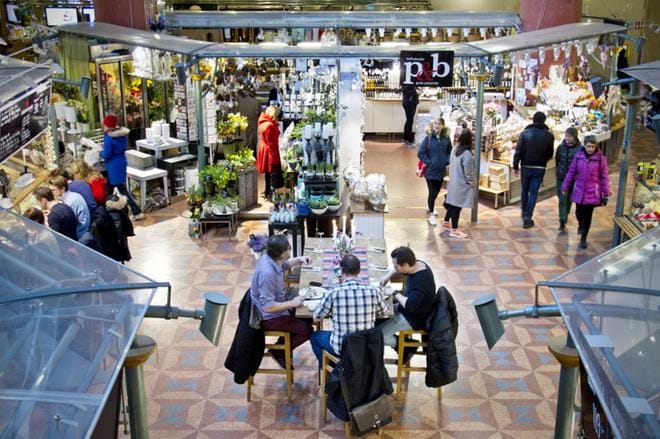 Tukholmassa, Södremalmin ostoskeskuksessa Ruotsissa, riittää kävijöitä. KUVA: Riitta Salmi