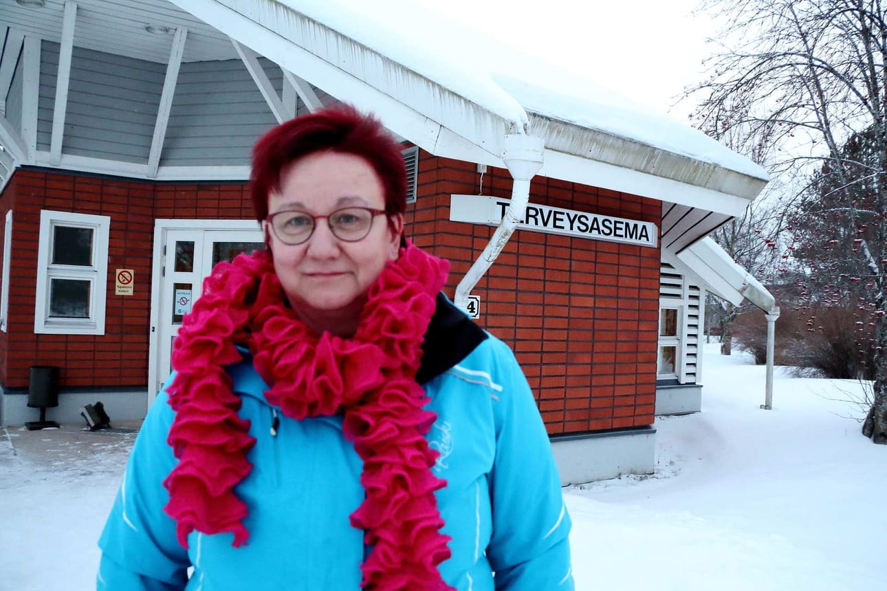 Päivi Eskola sanoo, että yhden päivän vähentäminen hoitajan vastaanotoista voi olla joillekin pieni päätös, mutta siikajokisille se on iso ja merkityksellinen asia.