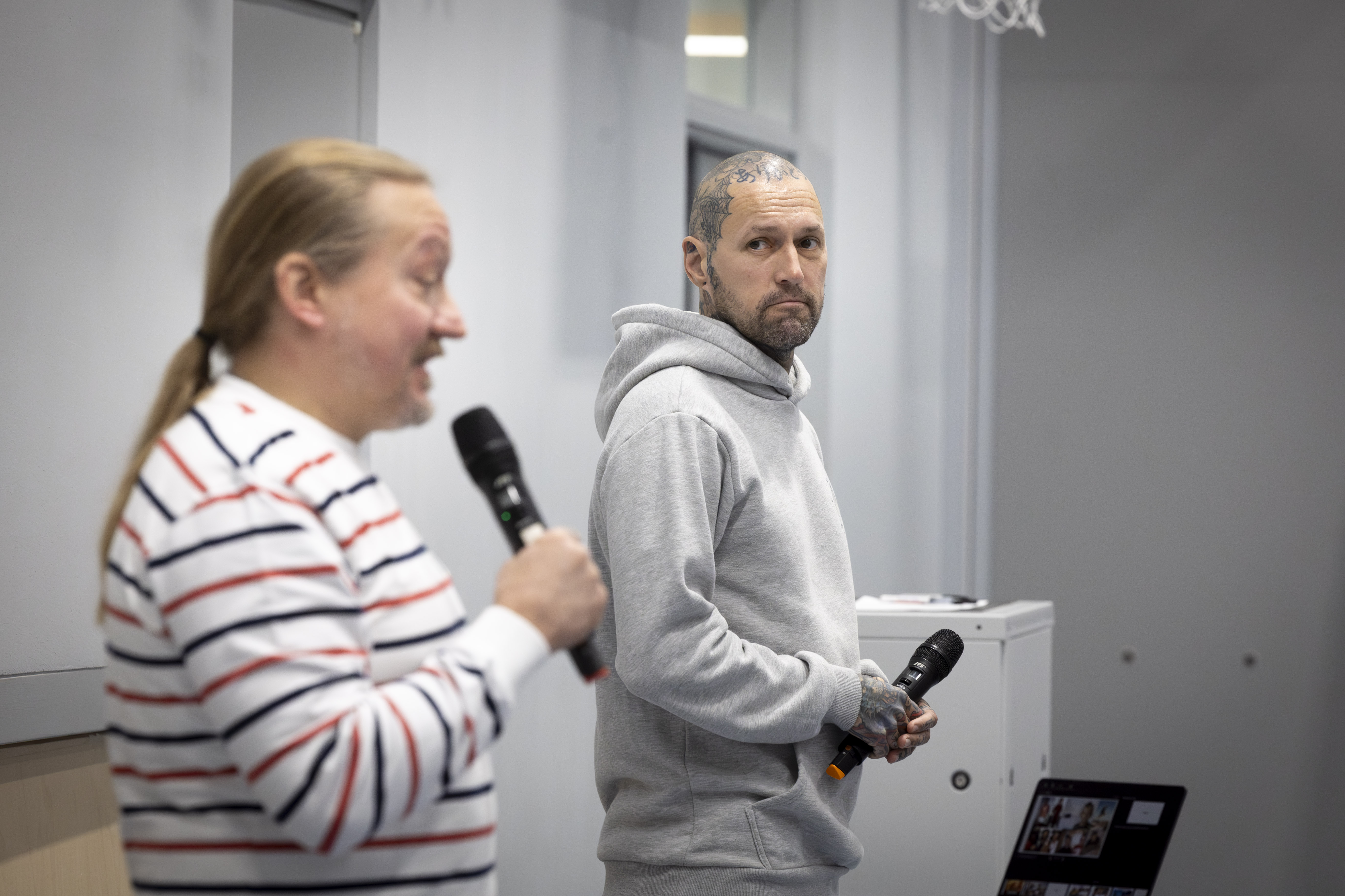 Duudsonit debytoi kouluvierailulla Seinäjoella – "Jarno muisteli 35 vuotta sitten kokemaansa kiusaamista itkien"