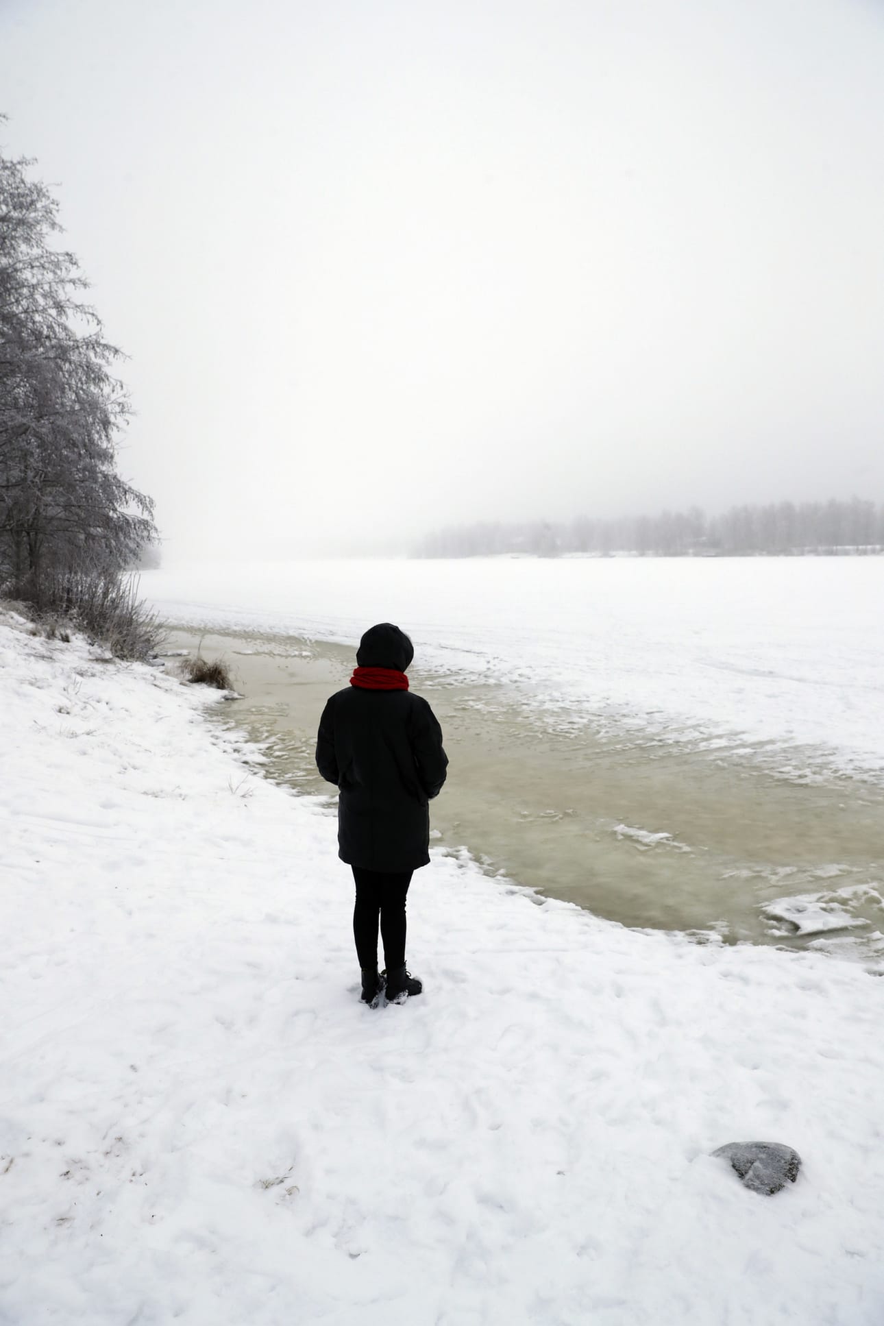 Koronavirus ja poikkeusolot voivat ahdistaa. THL antaa vinkkejä tilanteeseen.