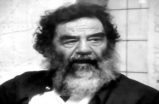 Vastustajien käsissä. Saddam Hussein kaivettiin maakuopasta joulukuun puolivälissä.
