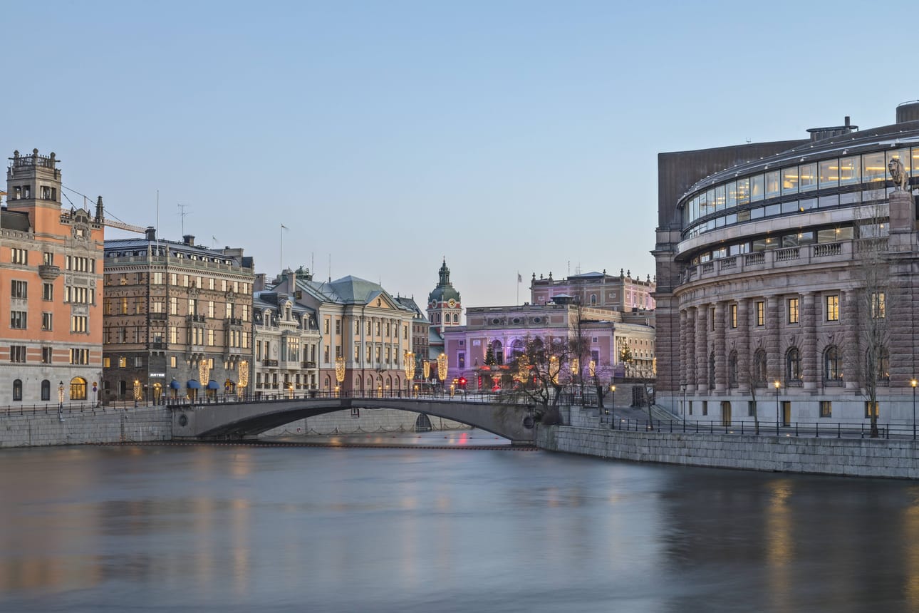 Asuntojen hinnat ovat nousseet Tukholmassa vielä enemmän kuin Helsingissä. Ruotsin kasvukeskuksissa voidaan puhua EK:n pääekonomisti Penna Urrilan mukaan asuntokuplasta.