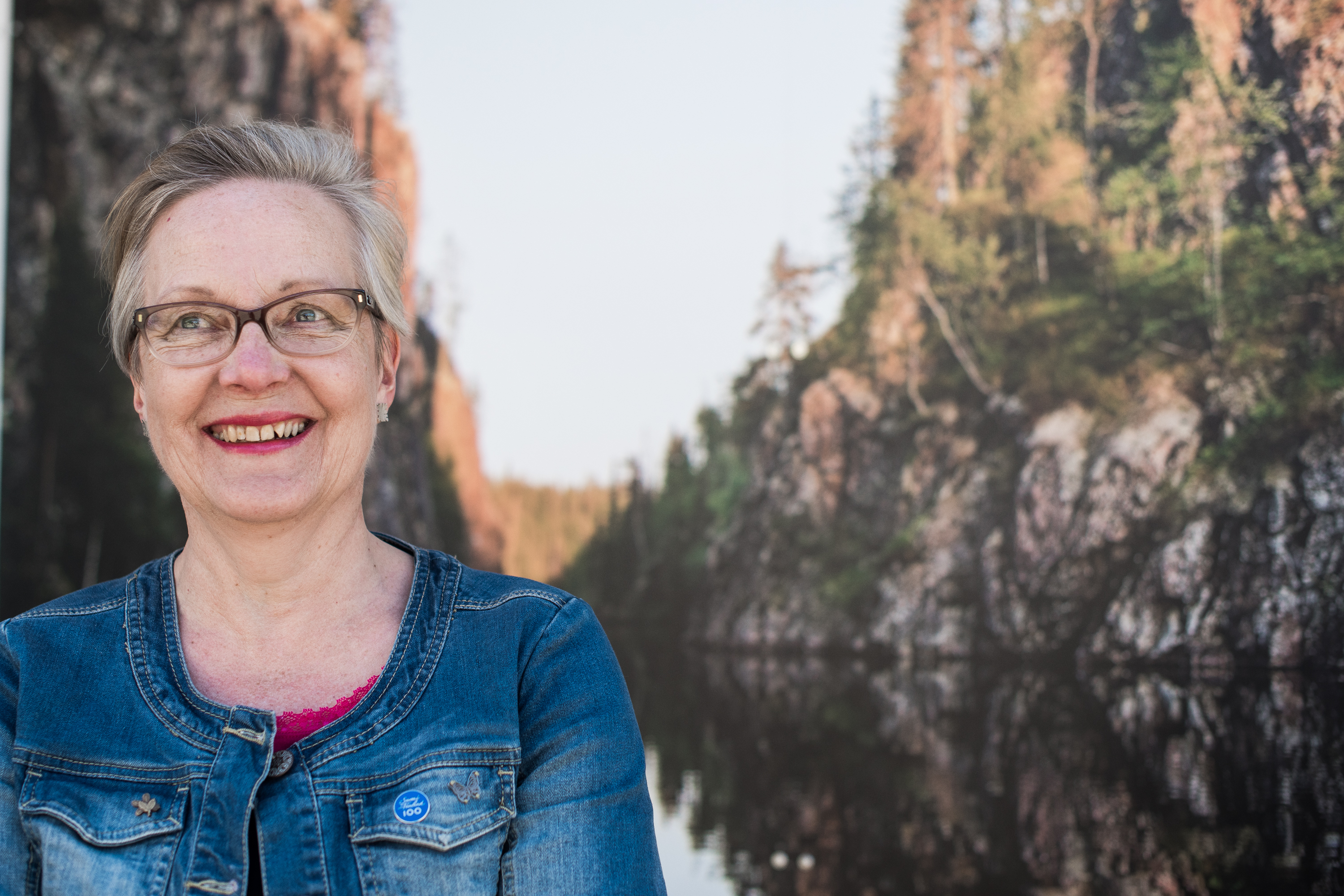 Puistonjohtaja Kerttu Härkösestä on ihana nähdä, kun avajaiset alkavat toteutua.