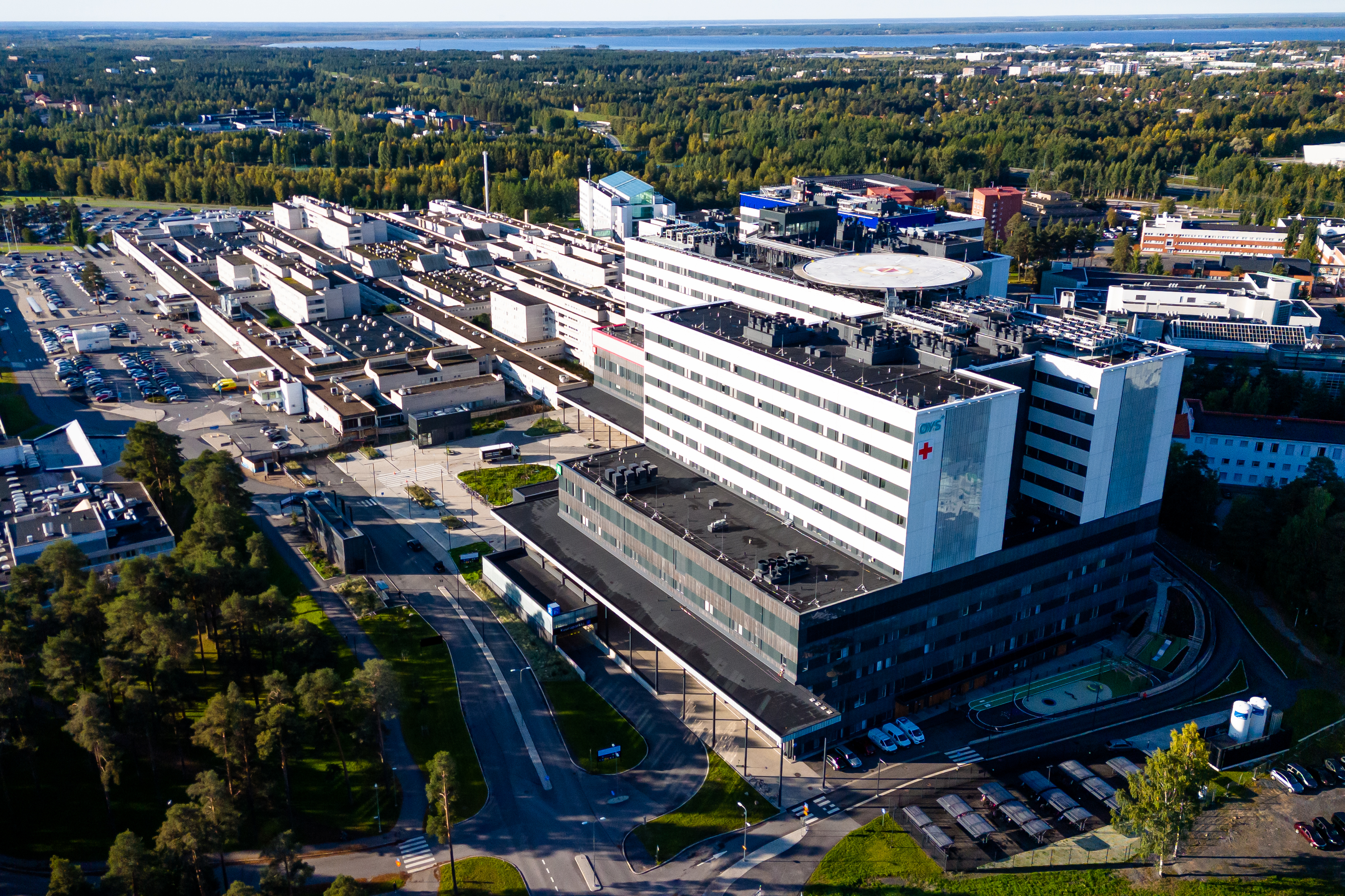 Valmiita ovat nyt etuoikealla näkyvät yliopistosairaalan A- ja B-rakennukset.