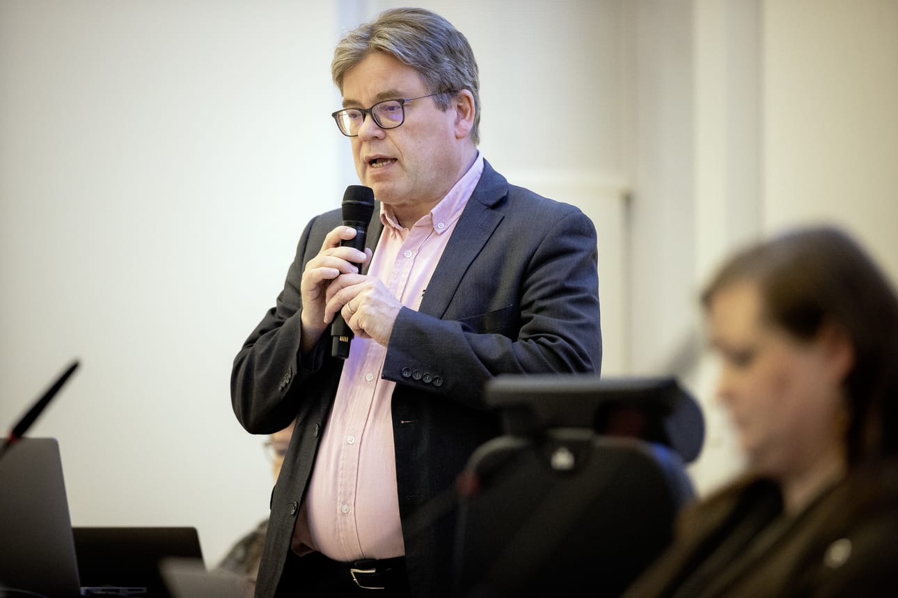 Raahen seudun kehityksen johtaja Pasi Pitkänen avaa ulkomaalaisten palkkaukseen liittyvän tilaisuuden keskiviikkona.