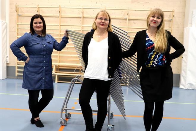 Maria Yli-Sikkilä, Marjo Vistiaho ja Susanna Korkiatupa toivovat väen löytävän tiensä rekrytapahtumaan monitoimihallille. KUVA: SAILA COLLANDER