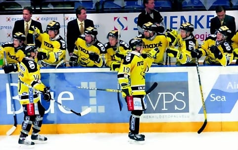 Syytä juhlaan. SaiPa kukisti perjantai Jokerit vieraskaukalossa.