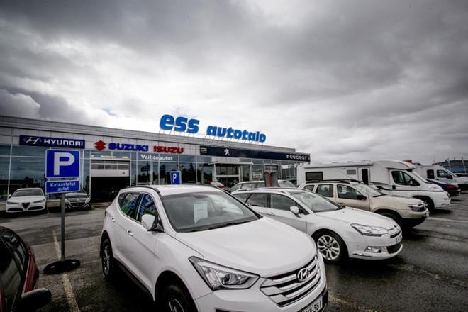 Uusien autojen myynti on ollut alkuvuonna kovassa vauhdissa. Ess Autotalo on siirtynyt kokonaan Eepeen haltuun, kun konserni osti alkuvuonna Hyllykalliolla sijaitsevan kiinteistön Jaskari Kiinteistöt Oy:ltä. KUVA: JAAKKO ELENIUS