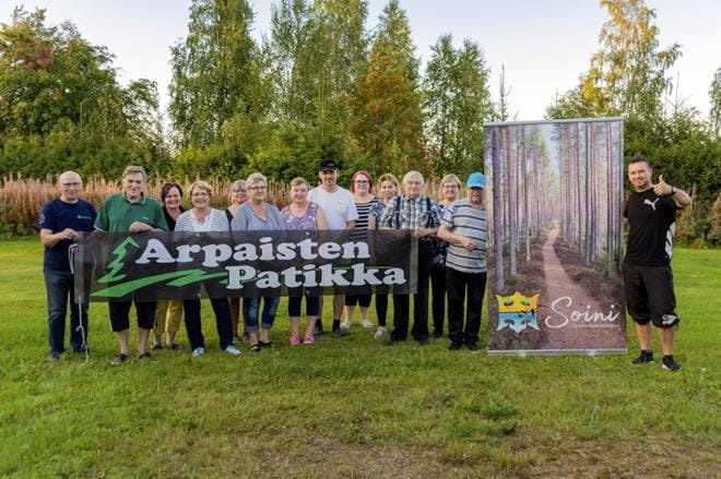 Parviaisen kyläyhdistys, Saurun seudun Maa- ja Kotitalousseura sekä Soinin kunta vastaavat Arpaisten patikan järjestelyistä. Tietoja patikasta saa liikuntasihteeri Janne Kujalalta (oik.). KUVA: AARRE LÖYTÖMÄKI