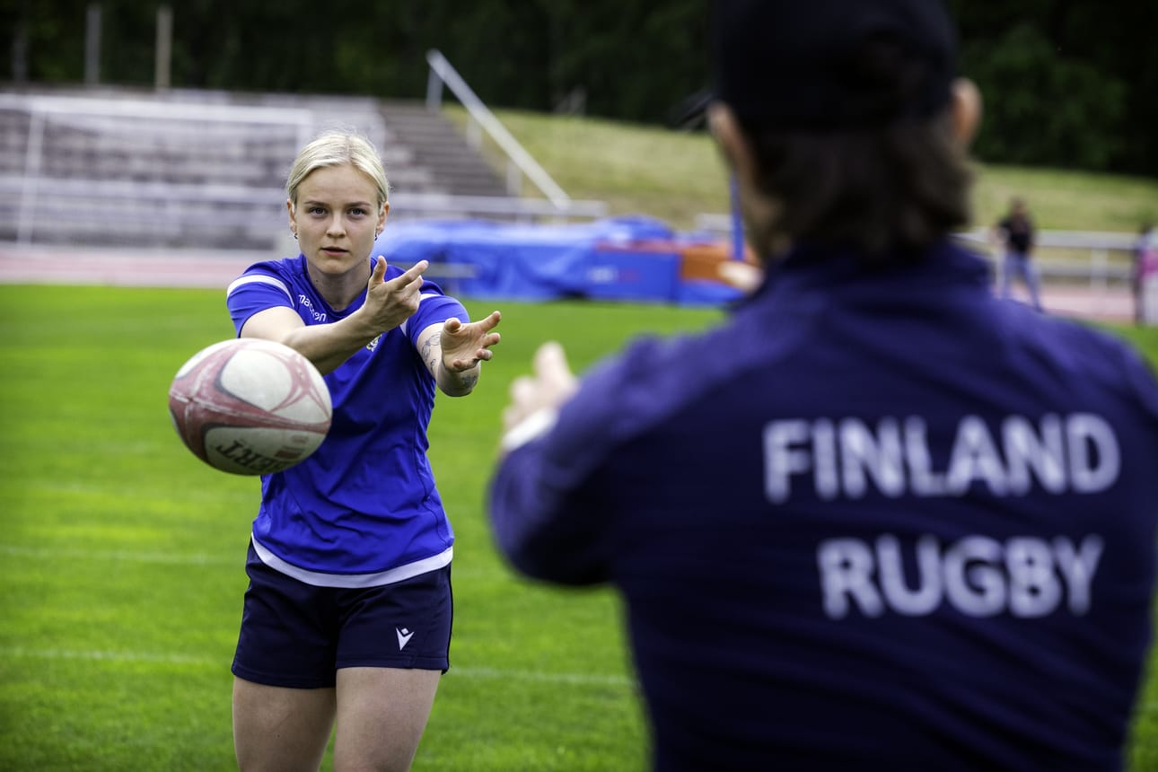 Miia Hyyrynen kipparoi Suomen naiset turnausvoittoon Andorrassa.