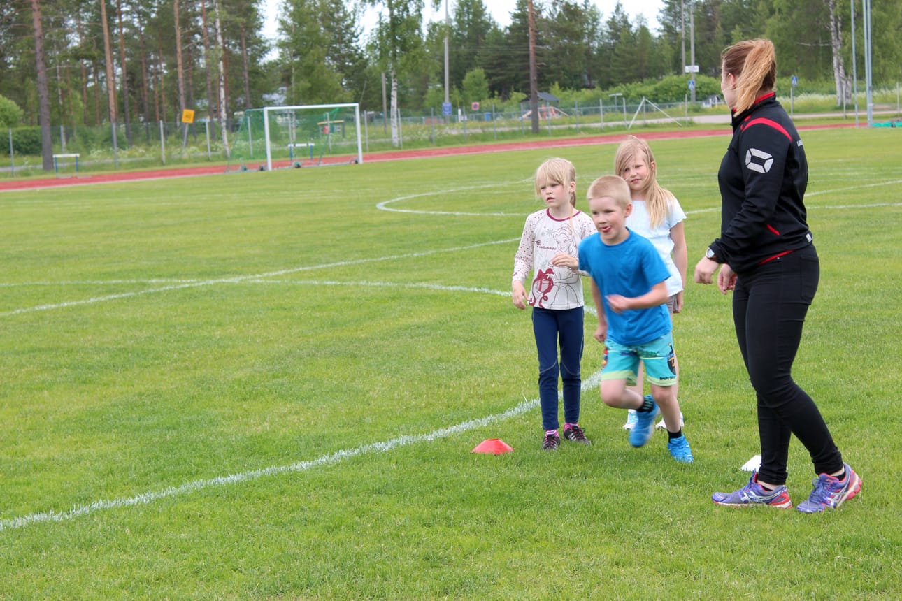 JuniorSport haluaa auttaa lasten monipuolisten liikuntaitojen kasvattamisessa. Kuvituskuva.