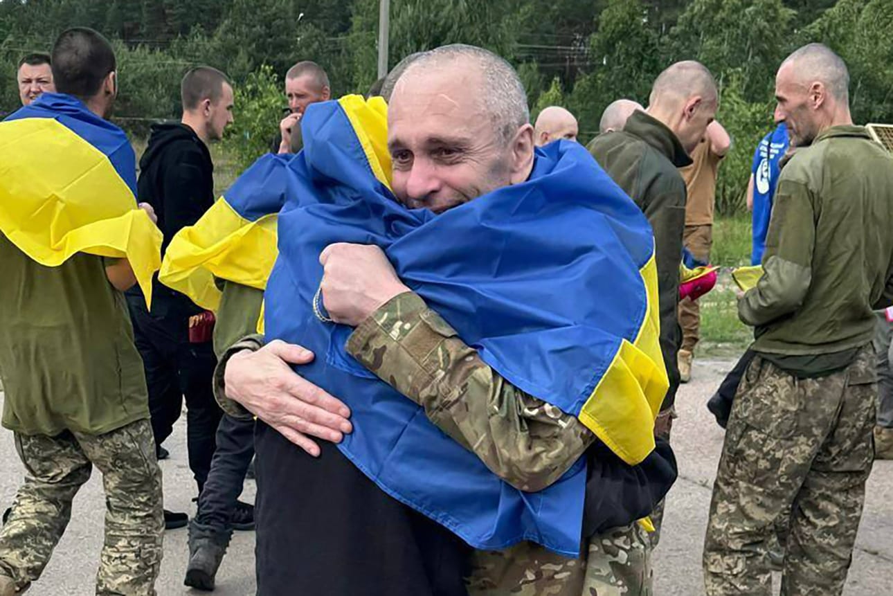 Vankienvaihdosta sovittiin kuun alussa Istanbulissa käydyissä neuvotteluissa. Arkistokuva ukrainalaisten sotavankien paluusta on Ukrainan presidentinkanslian välittämä. LEHTIKUVA / AFP / Handout